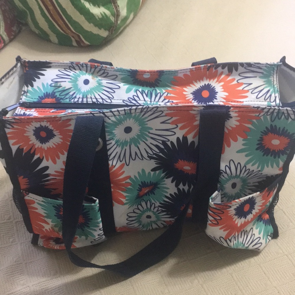 Thirty one carry all bag